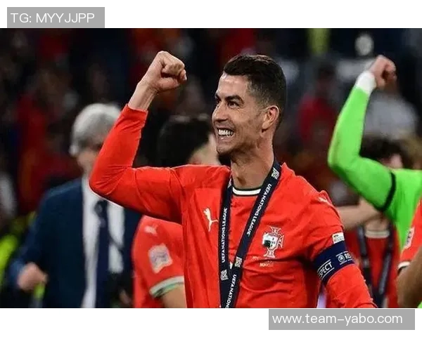 约克雷斯荣膺欧国联最佳射手奖杯以9球领跑射手榜展现卓越实力