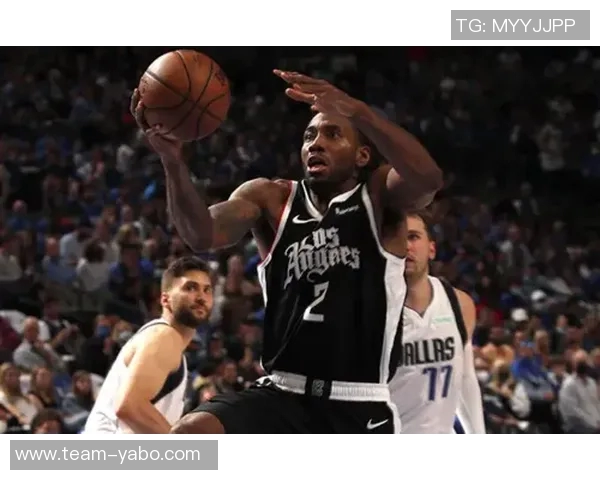 马卢阿奇精彩顺下空接暴扣成功打入本场首分展现出色表现 马卢阿奇精彩顺下空接暴扣成功打入本场首分展现出色表现