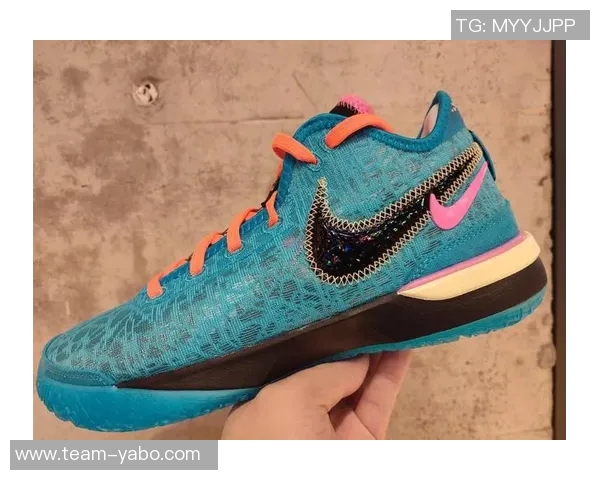 Nike为布朗尼母校塞拉峡谷定制LeBron23篮球鞋展现青春活力与运动精神