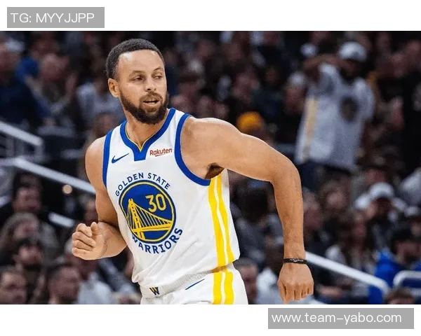 库里37岁依然神勇近三场场均343分助攻5次三分命中率超54 库里37岁依然神勇近三场场均343分助攻5次三分命中率超54